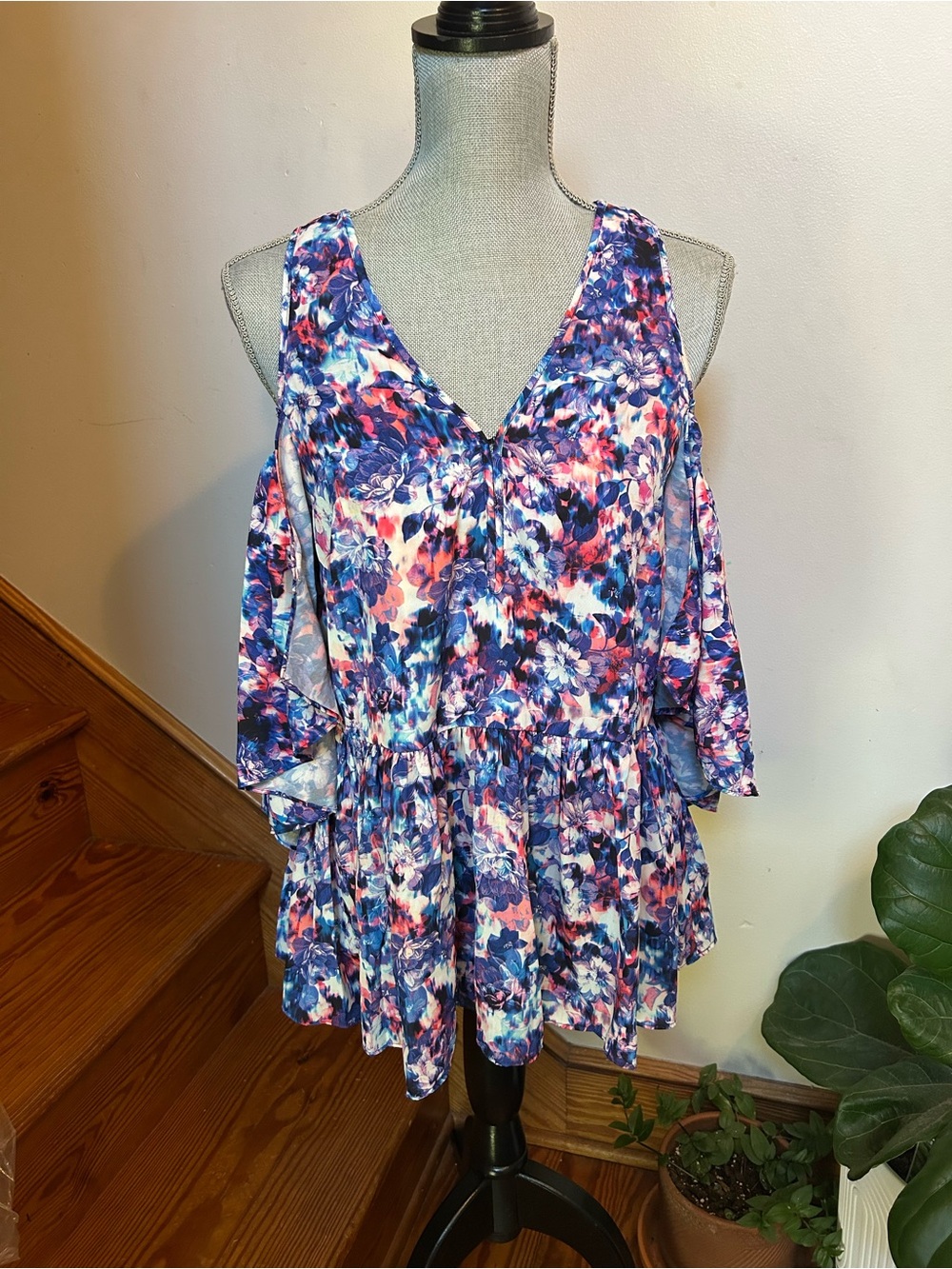 Rebecca Minkoff Blue & Pink Floral Cold-Shoulder V-Neck Tunic